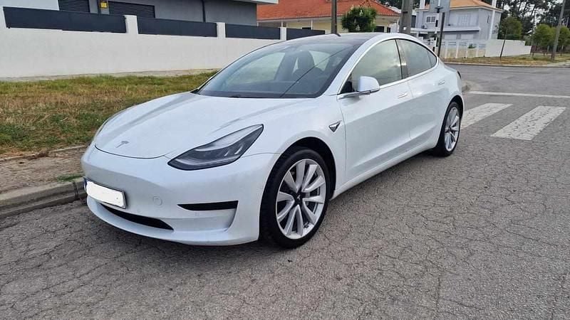Branco Usado 2020 Tesla Model 3 Sedan | € 21.000 (Bom preço) - Imagem 1/4