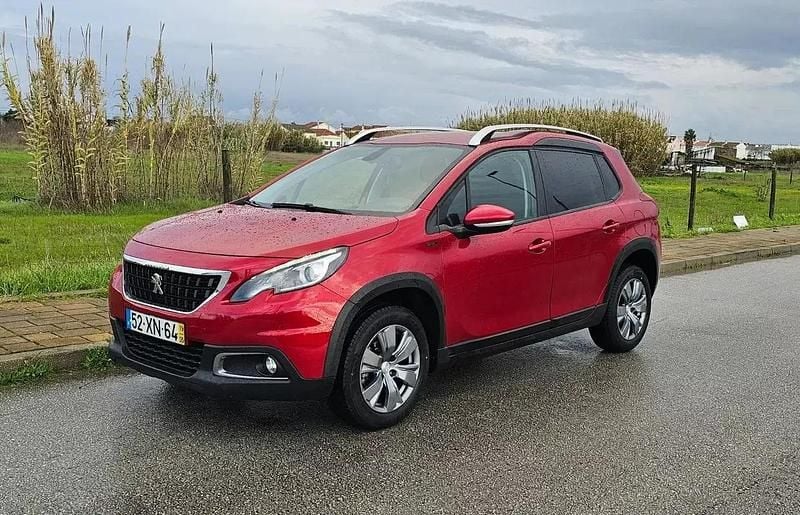 Usado Peugeot 2008 Signature Sky 102 HP (75 kW) 2019 Vermelho SUV