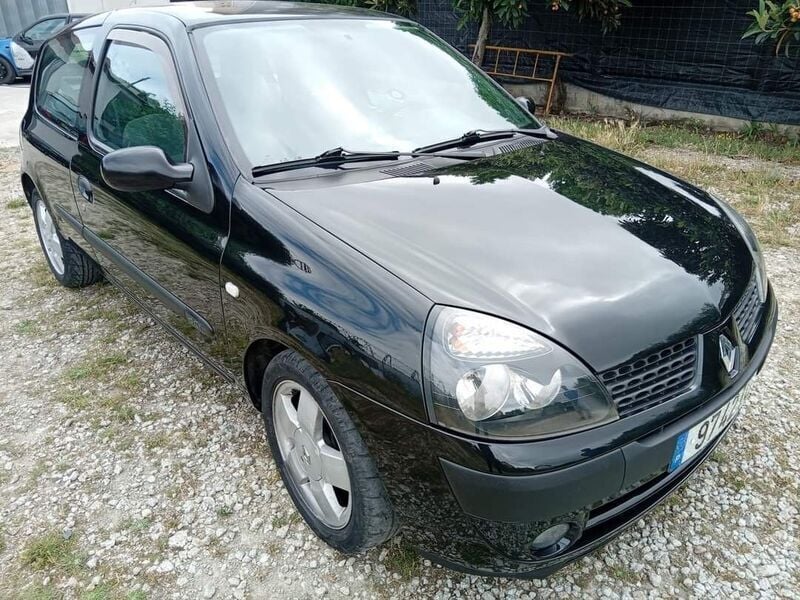 Preto Usado 2002 Renault Clio II Citadino | € 3.200 (Caro) - Imagem 1/4