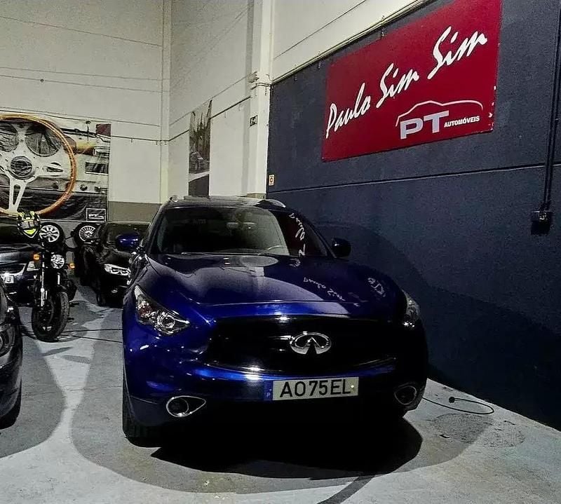 Azul escuro Usado 2016 Infiniti QX70 S Design SUV | € 26.990 - Imagem 1/4