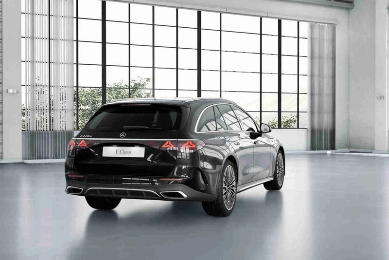 Preto Novo 2025 Mercedes E220 Carrinha | € 99.775 - Imagem 1/4