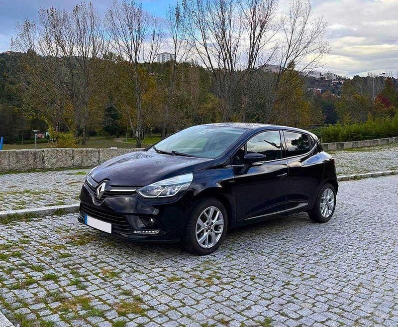 Usado 2019 Renault Clio IV LIMITED Sedan | € 9.750 (Bom preço) - Imagem 1/4