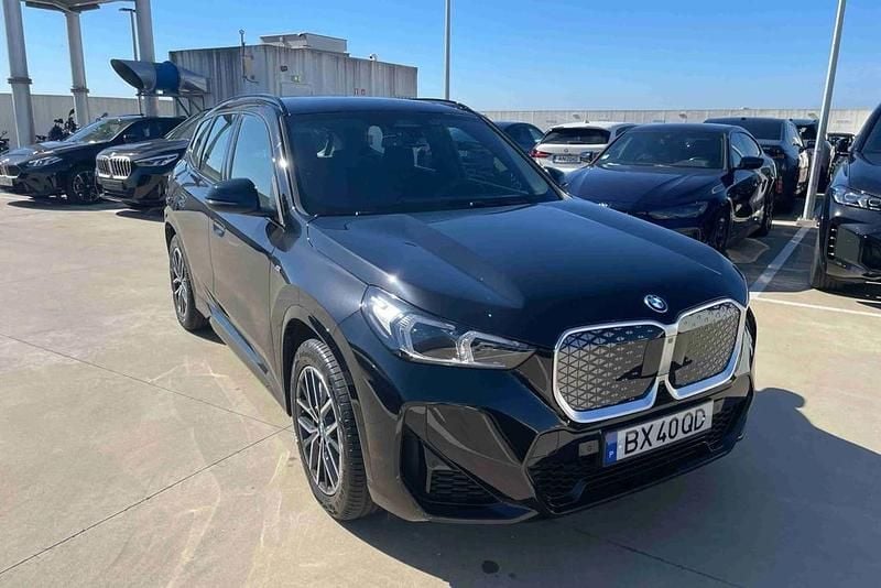 Preto Novo 2025 BMW iX1 Luxury Line SUV | € 52.500 (Preço justo) - Imagem 1/4