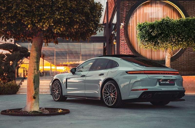 Usado Porsche Panamera 544 HP (400 kW) 2024 Cinzento Citadino