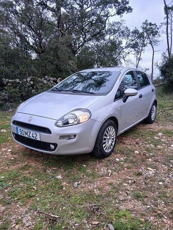 Usado Fiat Punto 69 HP (50 kW) 2012 Cinzento Citadino