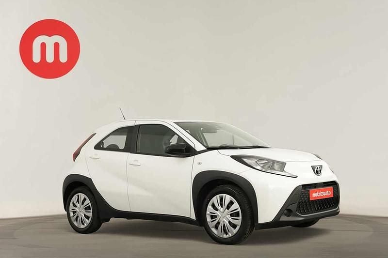 Branco Usado 2023 Toyota Aygo X Pulse SUV | € 17.499 (Preço justo) - Imagem 1/4