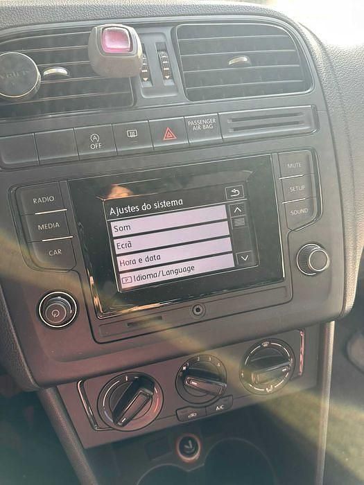 Usado VW Polo 75 HP (55 kW) 2014 Cinzento Sedan