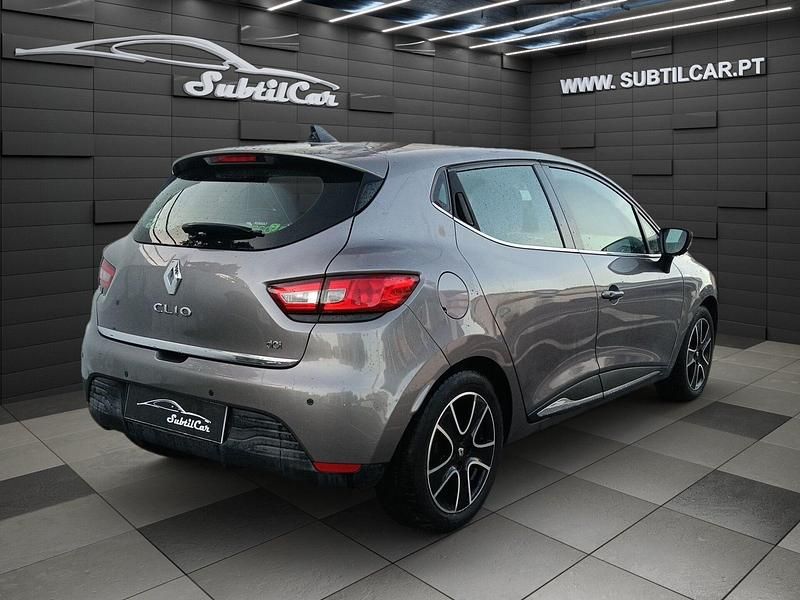 Usado Renault Clio IV Dynamique 90 HP (66 kW) 2014 Cinza