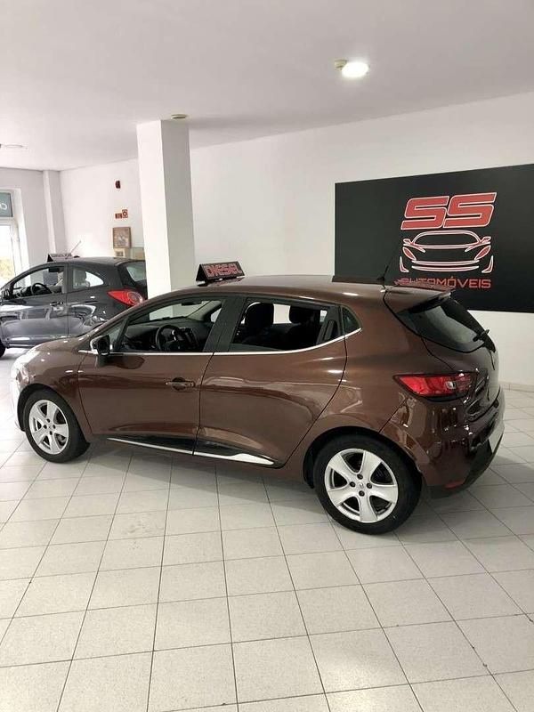 Usado Renault Clio IV 90 HP (66 kW) 2015 Outra