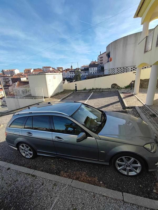 Usado Mercedes C200 136 HP (100 kW) 2011 Cinzento Carrinha