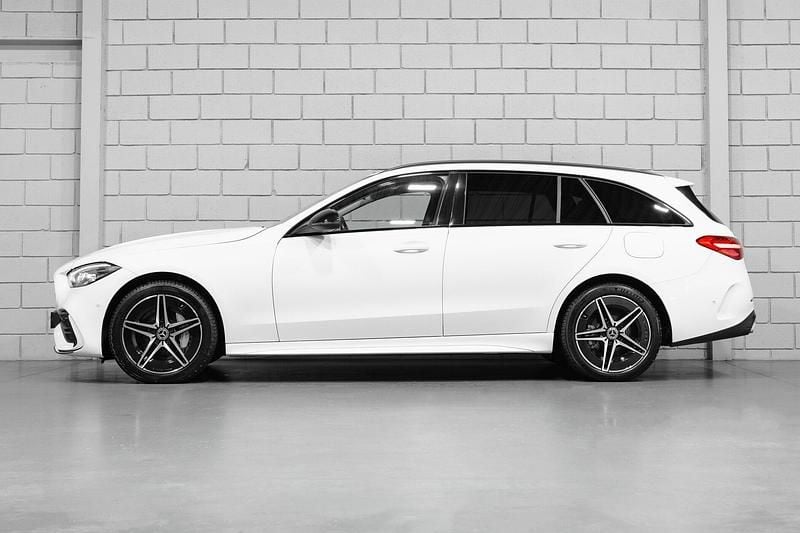 Usado Mercedes C300 AMG line 313 HP (230 kW) 2022 Branco Carrinha