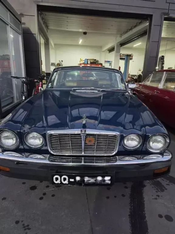 Azul Usado 1986 Jaguar XJ6 Sedan | € 14.750 - Imagem 1/4