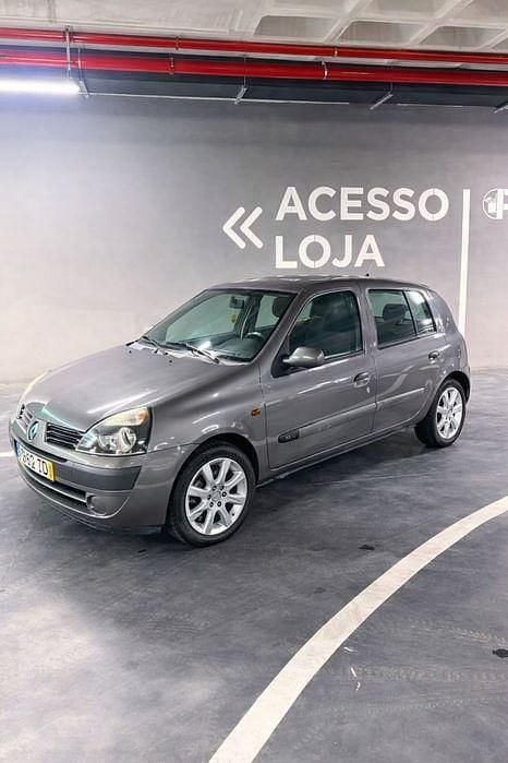 Usado Renault Clio II 55 HP (40 kW) 2002 Sedan