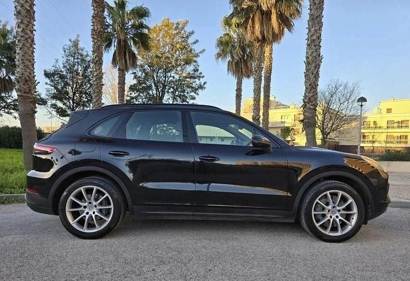 Usado 2019 Porsche Cayenne Turbo Platinum Edition SUV | € 62.000 - Imagem 1/4