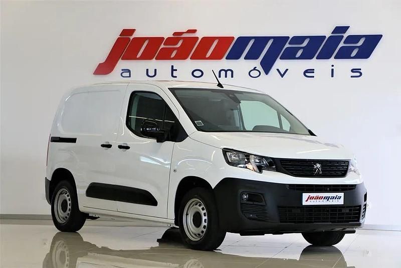 Branco Usado 2022 Peugeot Partner Monovolume | € 18.500 (Preço justo) - Imagem 1/4