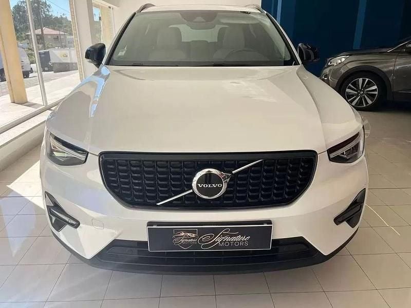 Branco Usado 2023 Volvo XC40 Plus SUV | € 36.900 (Preço justo) - Imagem 1/4
