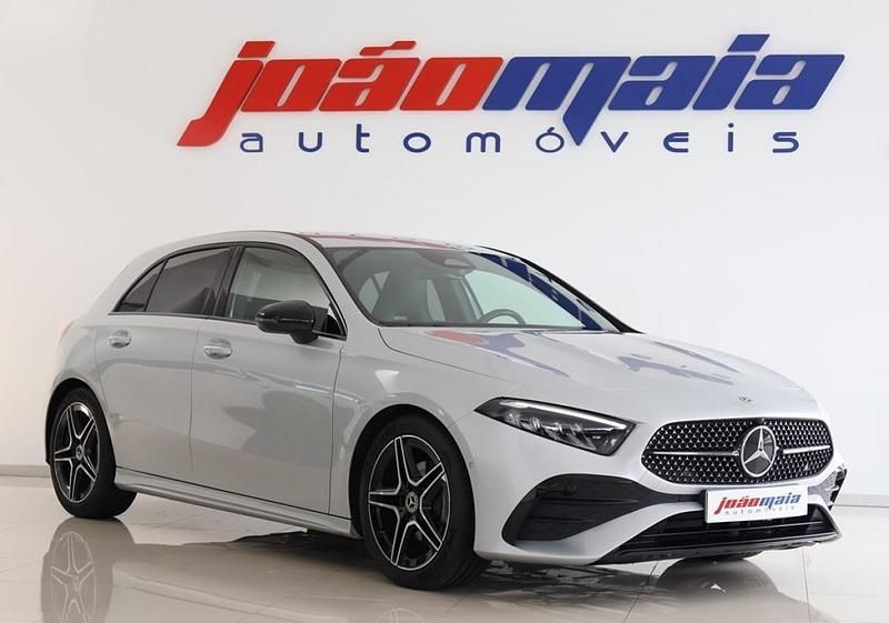 Cinza Usado 2023 Mercedes A200 AMG line Sedan | € 33.400 (Preço justo) - Imagem 1/4