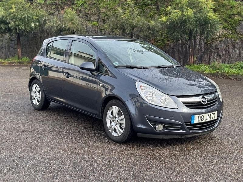 Usado Opel Corsa 75 HP (55 kW) 2010 Sedan