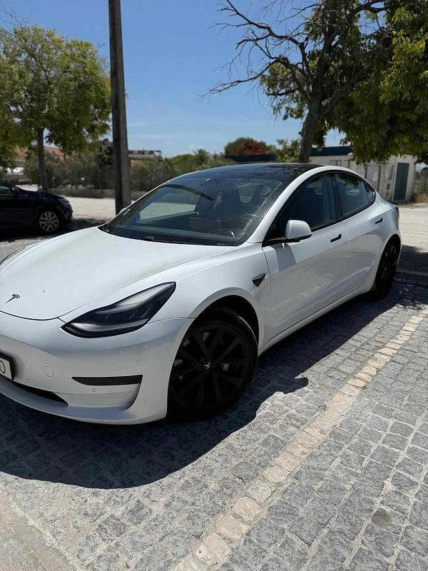 Branco Usado 2020 Tesla Model 3 Standard Range Plus Sedan | € 26.000 (Caro) - Imagem 1/4