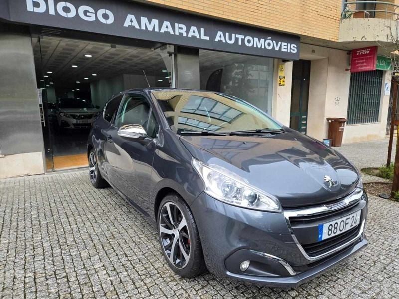 Cinzento Usado 2014 Peugeot 208 Citadino | € 9.500 - Imagem 1/4