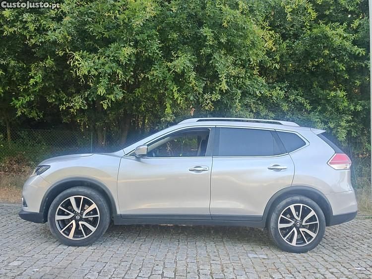Cinza Usado 2016 Nissan X-Trail SUV | € 12.950 (Bom preço) - Imagem 1/1