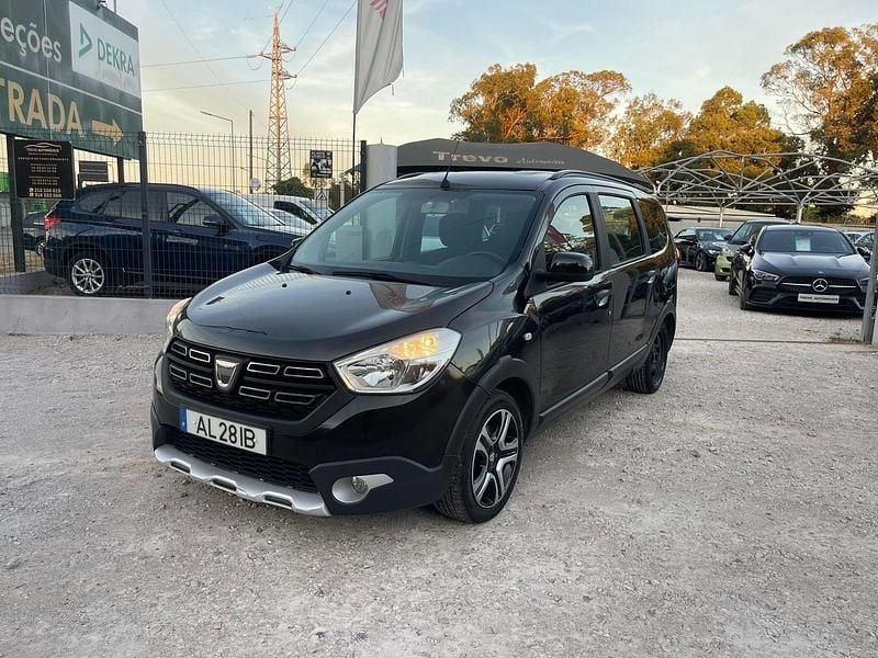 Preto Usado 2021 Dacia Lodgy Stepway Monovolume | € 13.900 (Preço elevado) - Imagem 1/4