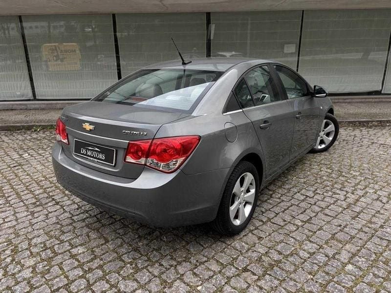 Usado Chevrolet Cruze 163 HP (119 kW) 2011 Cinzento