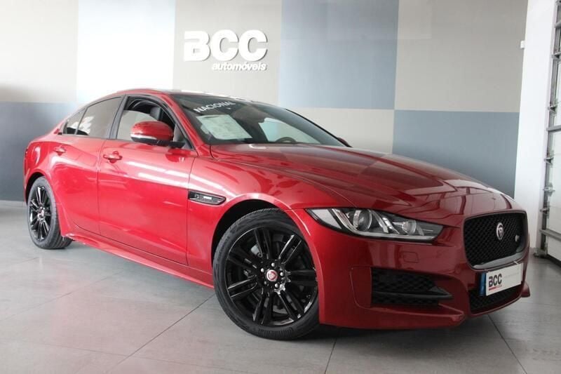 Vermelho Usado 2017 Jaguar XE R-Dynamic Sedan | € 21.990 (Preço justo) - Imagem 1/4