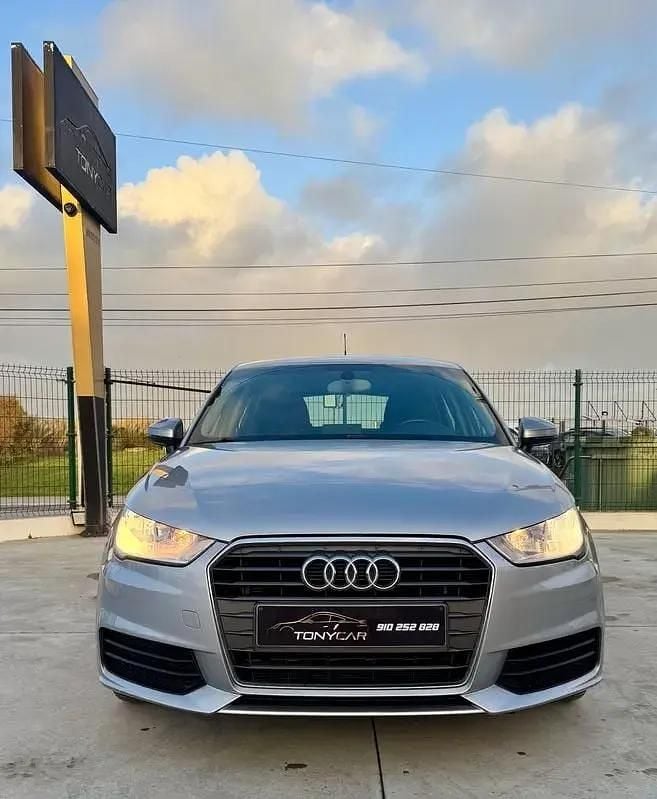 Usado Audi A1 Sportback Sport 90 HP (66 kW) 2015 Cinza antracite Citadino