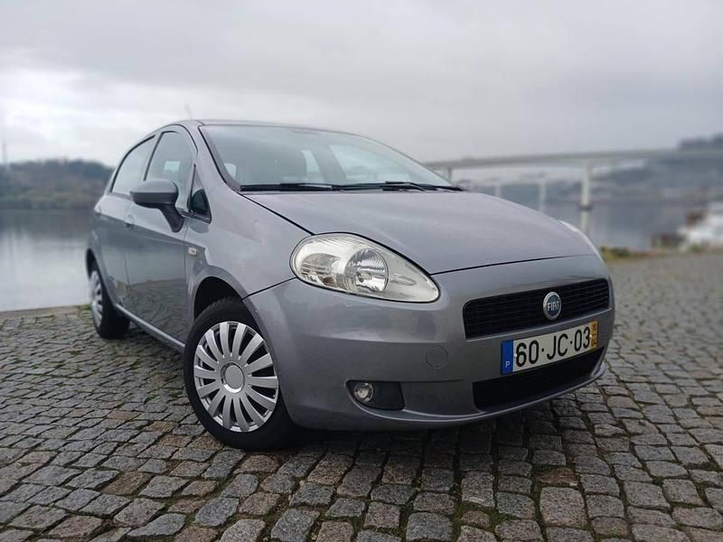 Cinzento Usado 2010 Fiat Punto | € 4.900 (Bom preço) - Imagem 1/4