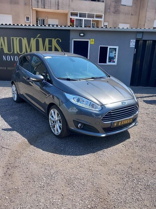Cinza Usado 2016 Ford Fiesta ST-Line | € 11.500 (Preço justo) - Imagem 1/4