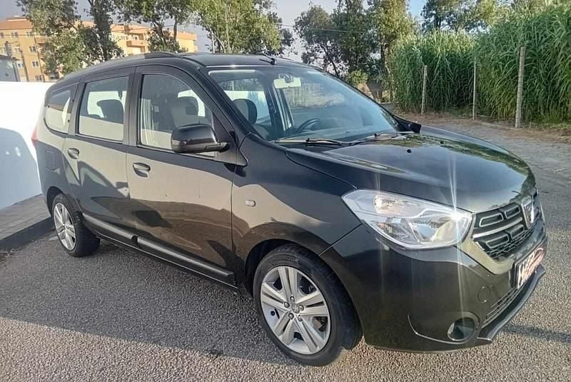 Preto Usado 2018 Dacia Lodgy Monovolume | € 7.999 (Bom preço) - Imagem 1/4