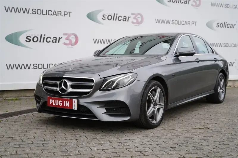 Cinza Usado 2019 Mercedes E300 AMG line Sedan | € 33.500 (Preço justo) - Imagem 1/4
