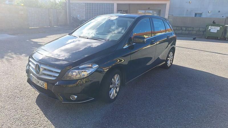 Usado 2012 Mercedes B180 Monovolume | € 8.500 - Imagem 1/4