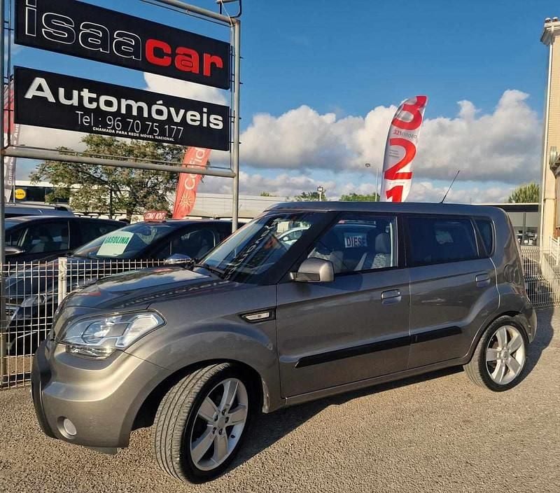 Cinzento Usado 2010 Kia Soul SUV | € 8.750 - Imagem 1/4