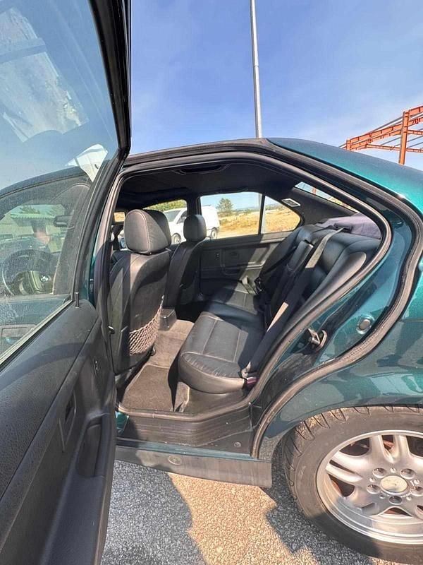 Verde Usado 1999 BMW 318 | € 5.500 - Imagem 1/4