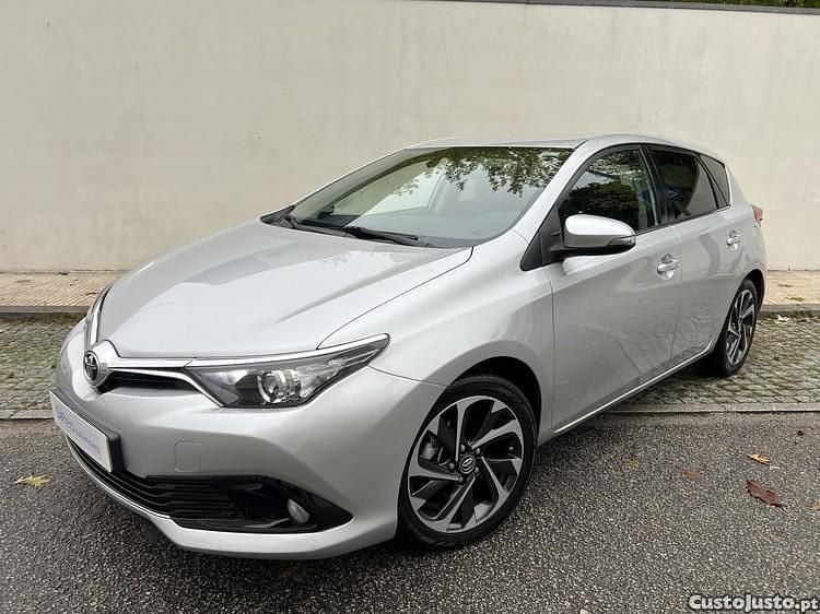 Cinza Usado 2015 Toyota Auris Sport Sedan | € 13.500 (Preço elevado) - Imagem 1/1