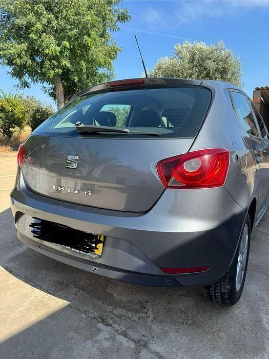 Cinzento Usado 2017 Seat Ibiza Style Sedan | € 10.750 (Preço justo) - Imagem 1/4