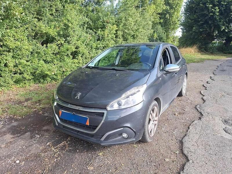 Cinzento Usado 2016 Peugeot 208 Citadino | € 11.950 (Caro) - Imagem 1/4