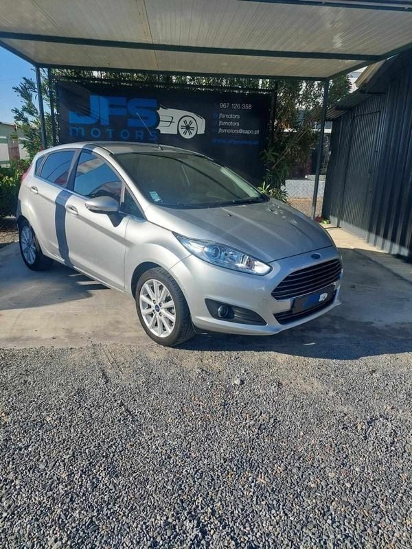 Usado Ford Fiesta Trend 80 HP (58 kW) 2016 Cinza Citadino