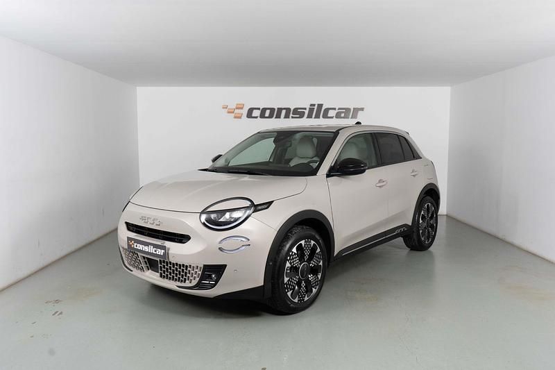 Cinza Usado 2024 Fiat 600 La Prima Citadino | € 22.480 - Imagem 1/4