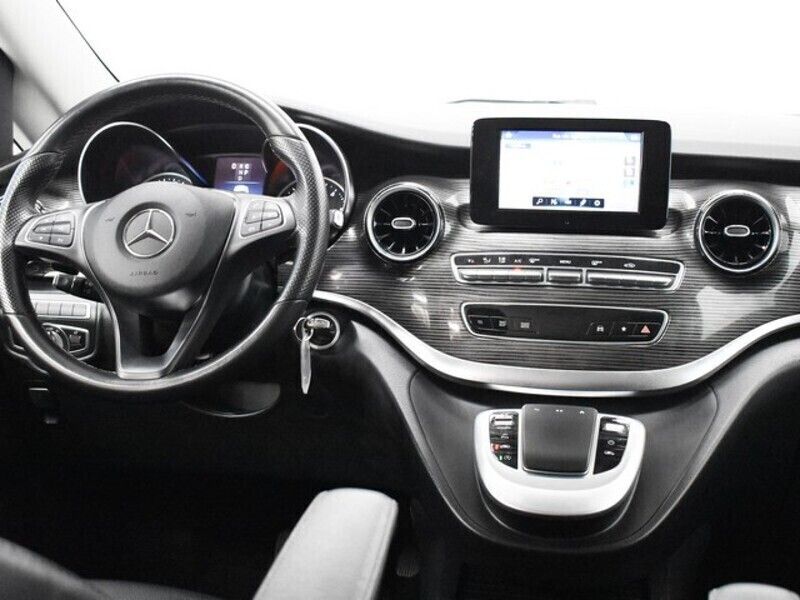 Usado Mercedes V250 Avantgarde 190 HP (139 kW) 2021 Preto Monovolume