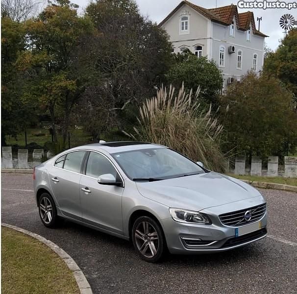 Usado Volvo S60 Momentum 115 HP (84 kW) 2014 Cinza Sedan