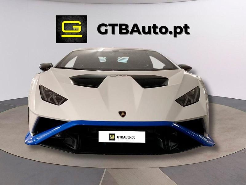 Branco Usado 2023 Lamborghini Huracán Coupé | € 388.000 - Imagem 1/4