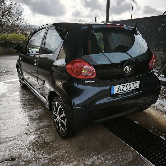 Usado Toyota Aygo 68 HP (50 kW) 2007 Citadino