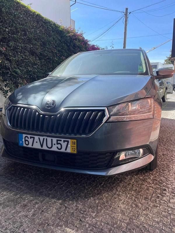 Cinzento Usado 2018 Skoda Fabia Carrinha | € 9.600 (Preço justo) - Imagem 1/4