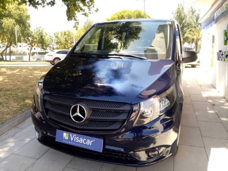 Azul Usado 2019 Mercedes Vito Monovolume | € 39.900 - Imagem 1/4