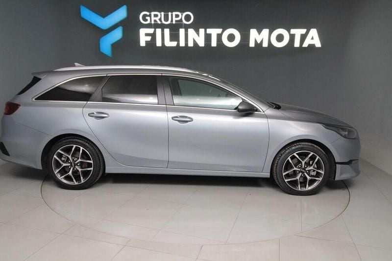 Cinza Usado 2024 Kia Ceed Sport Carrinha | € 21.990 (Preço elevado) - Imagem 1/4