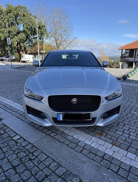 Usado 2018 Jaguar XE R-Sport Sedan | € 24.500 (Caro) - Imagem 1/4