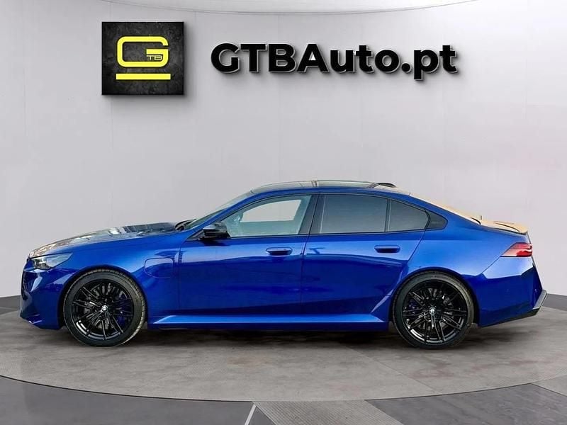 Azul Novo 2025 BMW M5 Sedan | € 169.900 - Imagem 1/4